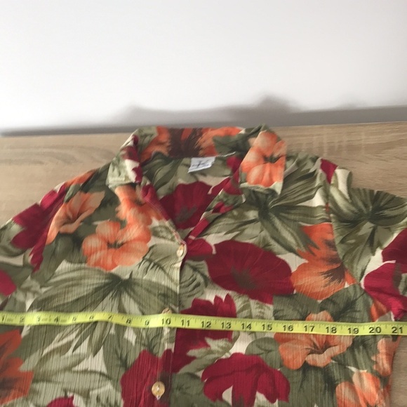 Stephanie K button down Hawaiian shirt - Picture 7 of 10